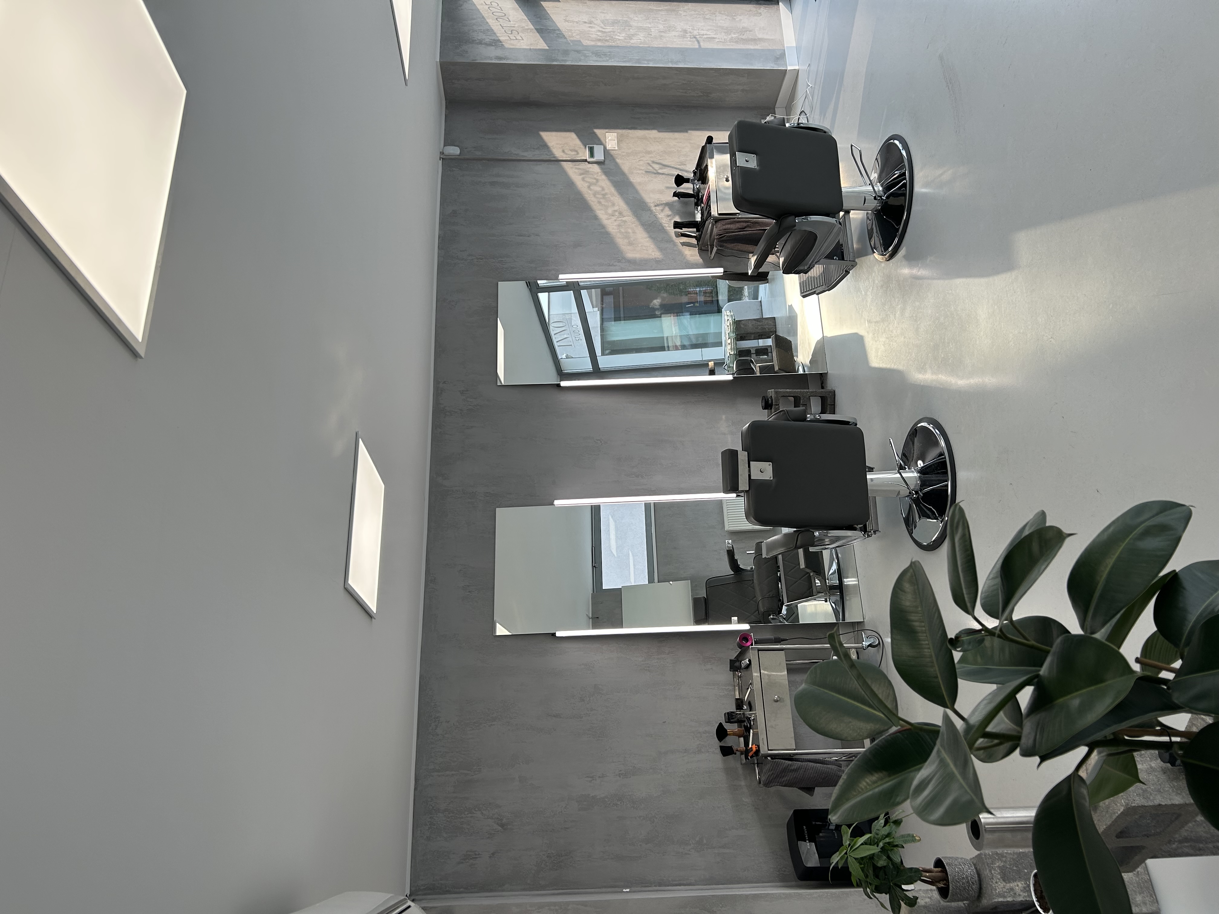 Minimalist barbershop tools